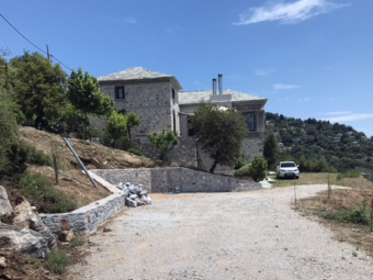 ΔΥΟ ΕΞΟΧΙΚΕΣ ΚΑΤΟΙΚΙΕΣ ΣΤΟ ΆΓΙΟ ΓΕΩΡΓΙΟ (ΠΗΛΙΟΥ)